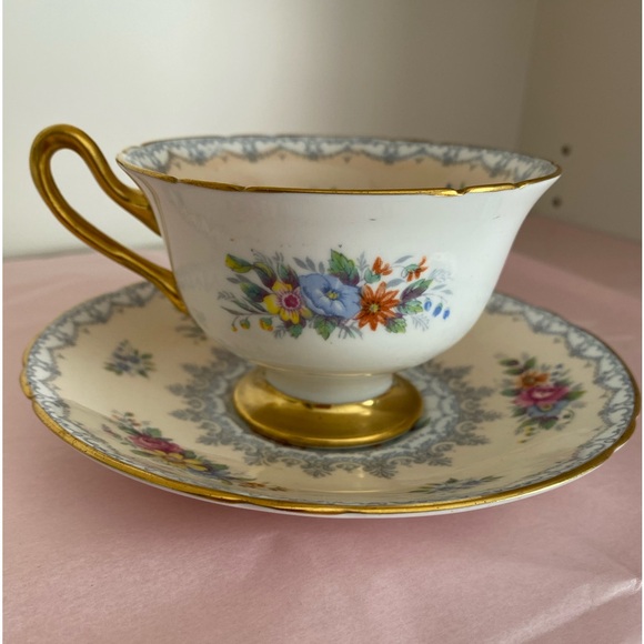 *Rare* Shelley Bone China Teacup and Saucer in Pale Pink Pattern Crochet Pattern - Picture 4 of 11